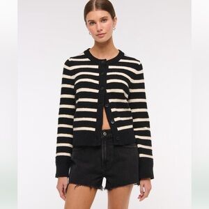 Abercrombie Mom Short High Rise black denim shorts